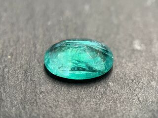 Edelsteen – 7.78 carat groene smaragd (gecertificeerd)
