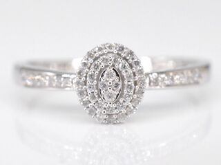 Witgouden entourage ring met diamanten