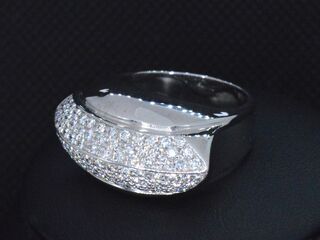 Designer ring van goud met diamanten
