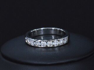 Witgouden half alliance ring met diamant