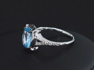 Witgouden ring met diamanten en mooie edelstenen