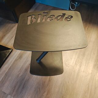 “Bliede” tafel, zwart