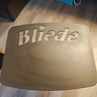 “Bliede” tafel, zwart