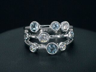 Witgouden design ring met aquamarijn en diamant