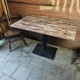 Tafel met één stoel