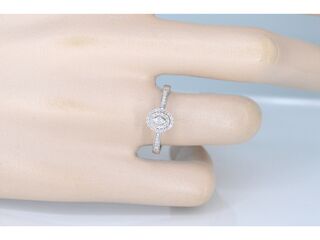 Witgouden entourage ring met diamanten