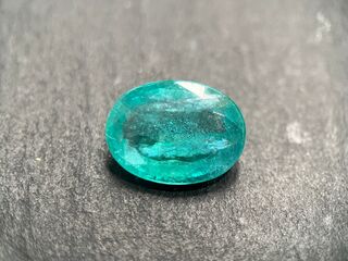 Edelsteen – 7.78 carat groene smaragd (gecertificeerd)