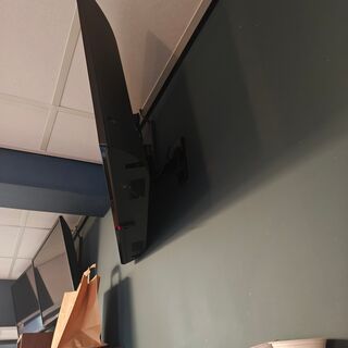 TV scherm met muurbeugel, LG