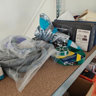 Diverse elektro materialen inclusief stelling