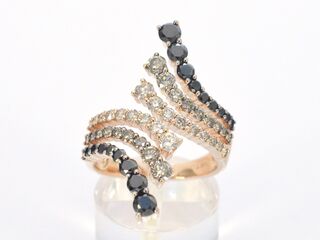 Rosé gouden ring met champagne en zwart gekleurde diamanten