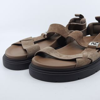 Paar sandalen, maat 10, Fendi