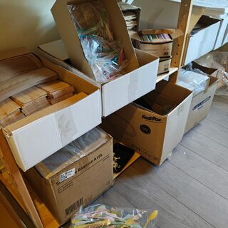 Partij diverse verpakkingsmaterialen, excl. stelling