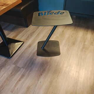“Bliede” tafel, zwart