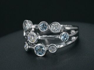 Witgouden design ring met aquamarijn en diamant