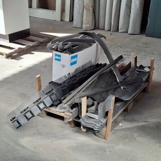 Pallet met divers dakmateriaal o.a. Ubbink