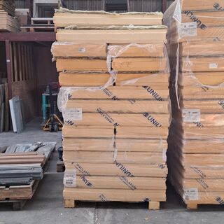 Partij divers isolatiemateriaal, O.a. Kingspan, op 3x pallet