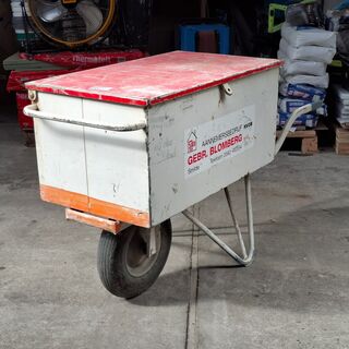 Gereedschapskruiwagen op luchtband Matador