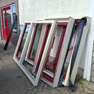 3x Diverse hardhouten kozijn