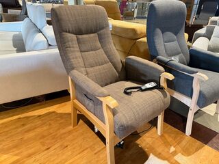 Relaxfauteuil elektrisch verstelbaar, maat medium sta op functie Knuds