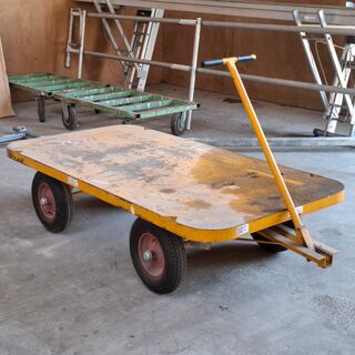 Handtrekwagen Geel