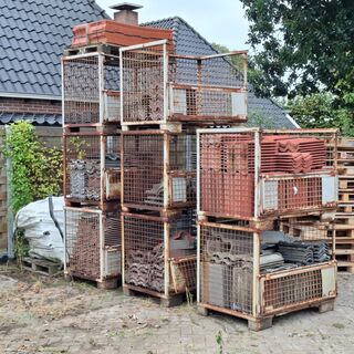 8x Gitterbox met diverse dakpannen