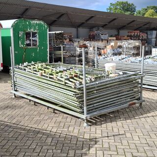 Ca. 18x Bouwhek in transportbok