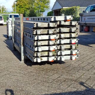 Ca. 15x O-roostervloer, Layher, Allround | 257×32 cm, in transportbok