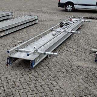 2x Loopvloer met diverse toebehoren, Skyworks