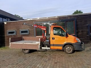 Bedrijfswagen, Iveco, Daily 35C15D met openlaadbak en laadkraan Maxili