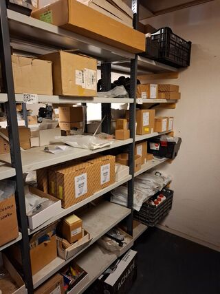 Partij installatiemateriaal in 2mtr stelling