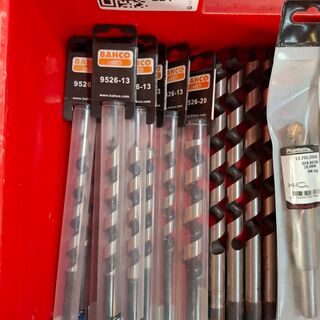Ca. 105x Diverse boren met ca. 15x adapter o.a. Bahco, Bosch