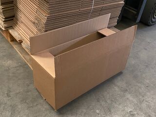 Ca. 105x Verzenddozen, dubbelgolf, 2 maten