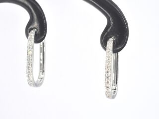 Witgouden oorbellen met diamant