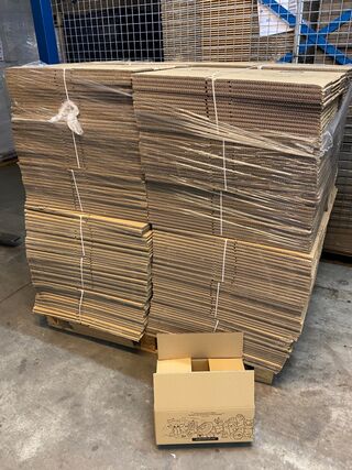 Ca. 360x Verzenddozen, dubbelgolf, bruin, 35x27x14cm
