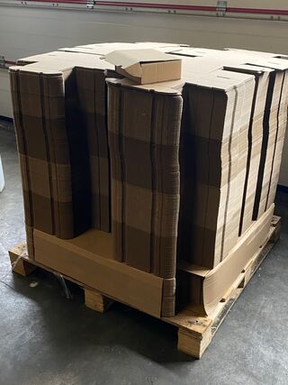 Ca. 960x Stansdozen, bruin, 168x139x56mm