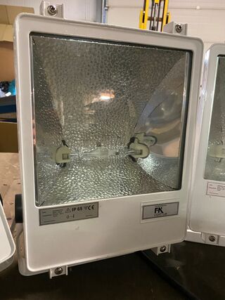 4x Gasontladingsstraler, floodlights, IP65