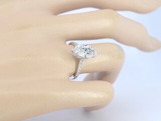 Witgouden solitaire ring met een marquise diamant van 2.00 carat met h