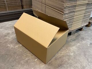 Ca. 150x Verzenddozen, dubbelgolf, bruin, 70x54x30cm