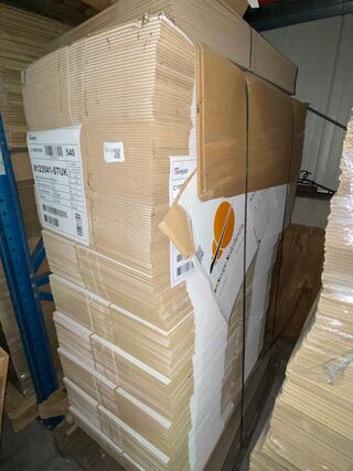 Ca. 500x Verzenddozen, wit, 34x23x27cm