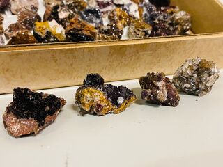 Ca. 56x Bariet / Calciet met kristallen