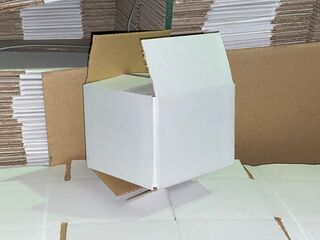 Ca. 1200x Verzenddoosjes, wit, 13x12x10cm