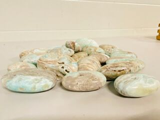 Ca. 25x Blue Caribbean Calciet palmsteen