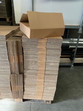 Ca. 200x Verzenddozen, bruin, 49x39x10cm