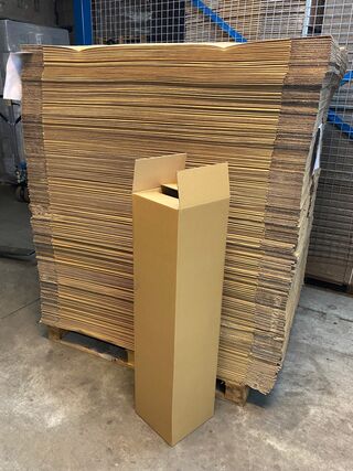Ca. 250x Kokerdozen, bruin, 25x25x105cm