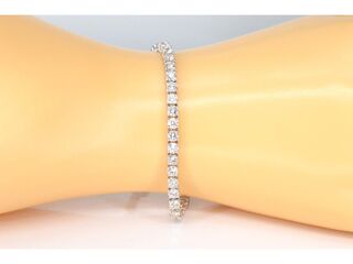 Witgouden tennisarmband met 8.00 carat diamant