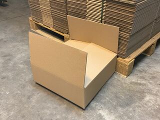 Ca. 200x Verzenddozen, dubbelgolf, bruin, 39x39x14cm