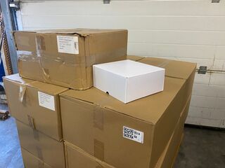Ca. 350x Duplex dozen of gebaksdozen, wit