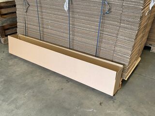 Ca. 200x Stuks lange verzenddozen, dubbelgolf, bruin