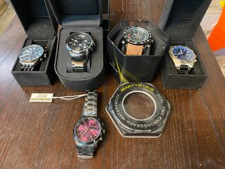 6x Horloges diverse uitvoeringen
