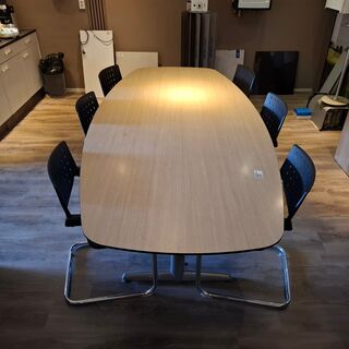 Vergadertafel met 6 stoelen